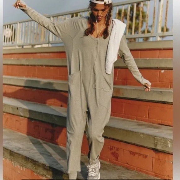FP  Movement by FP Hot Shot Long Sleeve Hooded Onesie in Heather Gray sz XS - Picture 1 of 4